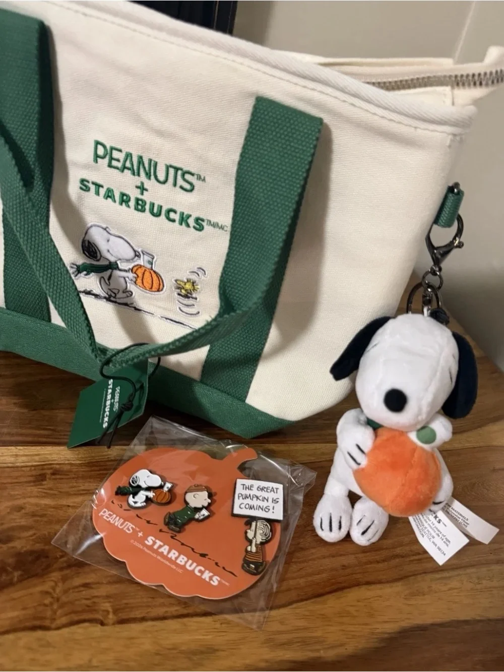 Lot of 4 Starbucks x peanuts mini tote, enamel pin set, bag charm, Snoopy glass